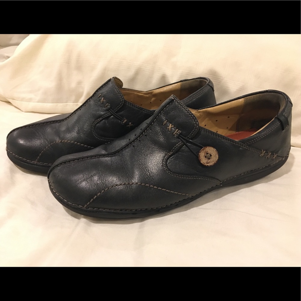 Clark’s Unloop Women’s Black Leather Loafers